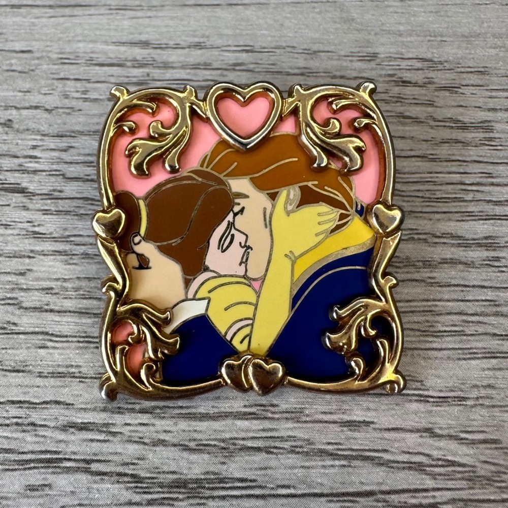 2004 Beauty and the Beast The Kiss Gold Frame Heart Pin Belle & Prince Adam